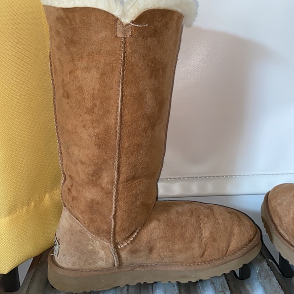 Tall Chestnut Bailey Button Uggs - Picture 3 of 10